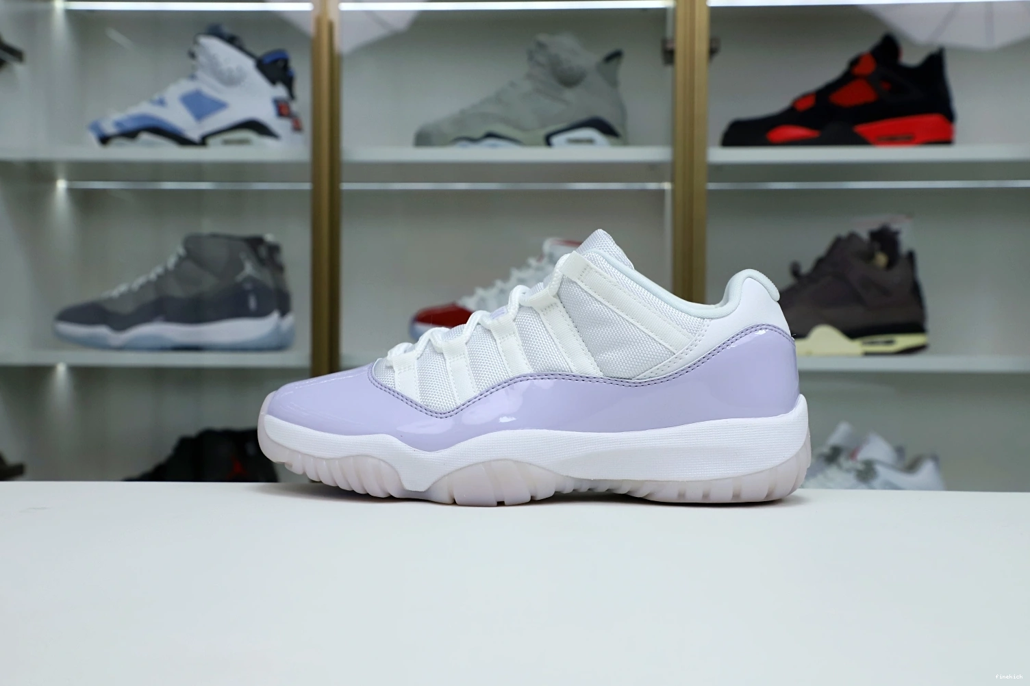 PURE 11 JORDAN VIOLET AIR LOW 0210